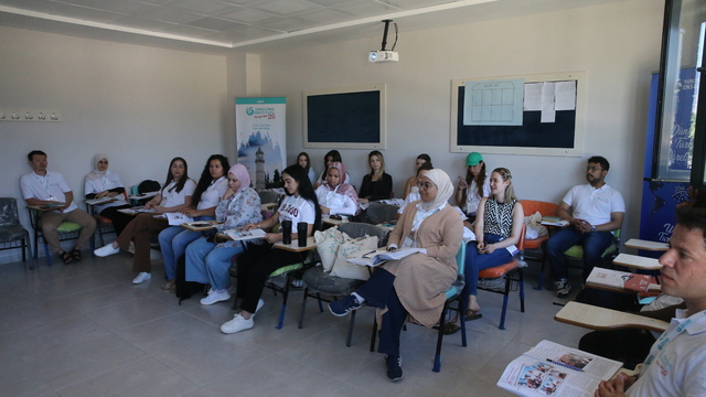 Tokat'ta Yunus Emre Enstitüsünün yaz okullarına katılan yabancı öğrenciler Türkçe öğreniyor