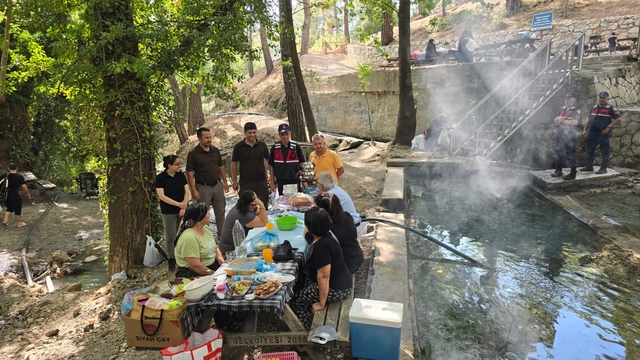 Kumluca'da piknik yapanlar orman yangınlarına karşı uyarıldı