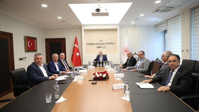 TÜHİS üçüncü zam teklifini işçi tarafına sundu