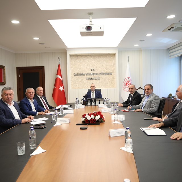 TÜHİS üçüncü zam teklifini işçi tarafına sundu