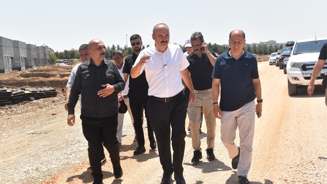 Vali Canalp yapımı süren çevreyolunu inceledi