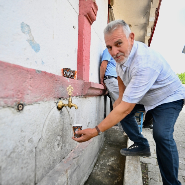 Atatürk'ün Düzce'ye gelişinin 91. yıl dönümünde köy çeşmesinden ayran akıtı...