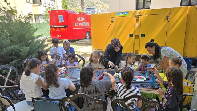 Çocuklar "Kütüphanelerde Yaşam Boyu Öğrenme ve Aktif Paylaşım" ile eğlendi