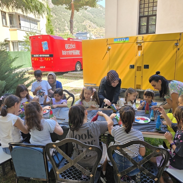Çocuklar "Kütüphanelerde Yaşam Boyu Öğrenme ve Aktif Paylaşım" ile eğlendi