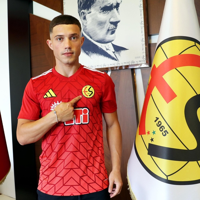 Menemen FK'da İsmail de gitti