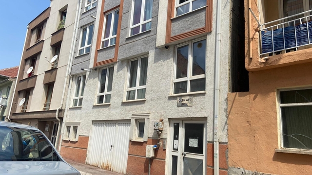 Tartıştığı sevgilisini boğazını keserek öldürdü