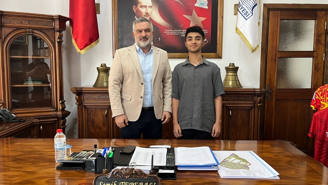 LGS sınavında tam puan alan öğrenciden Niksar Belediye Başkanı Tepebaşı'ya ziyaret