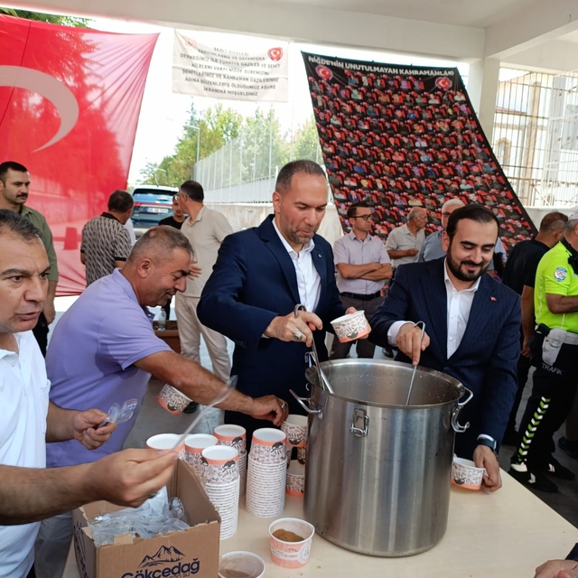 Niğde'de şehitler ve gaziler için aşure ikram edildi