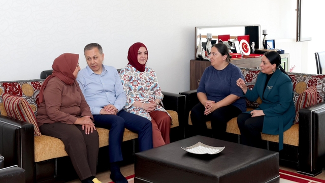 Bakan Yerlikaya, 2 yıl önce şehit olan çarşı ve mahalle bekçisi Halil Kara'nın ailesini ziyaret etti