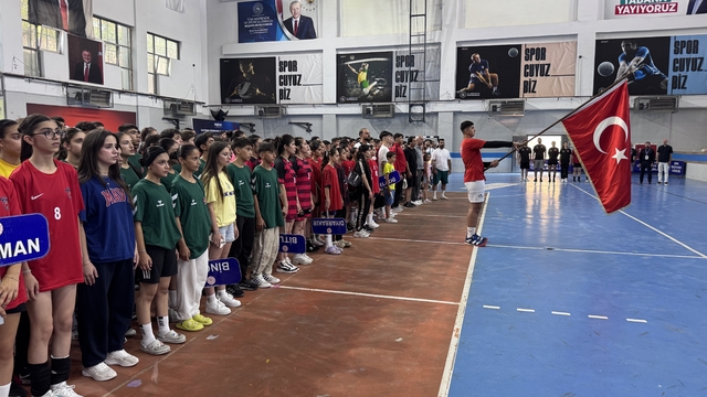 Anadolu Yıldızlar Ligi hentbol yarı final müsabakaları Şırnak'ta başladı