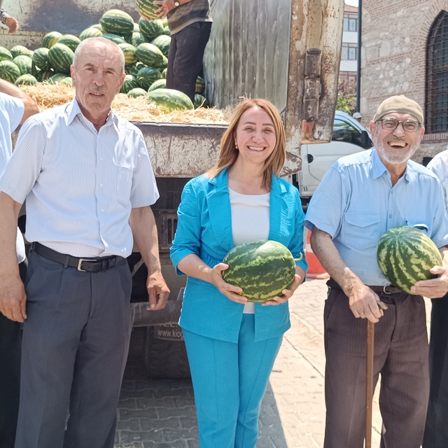 Pazaryeri Belediyesi'nden yangında mağdur olan çiftçilere destek