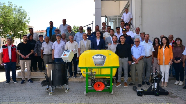 Kırşehir'de ceviz üreticilerine makine desteği