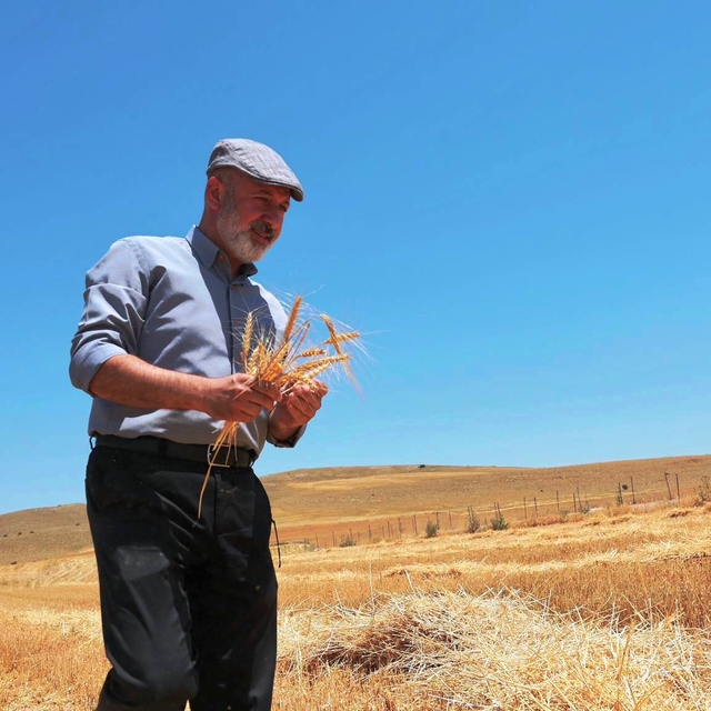 Başkan Çolakbayrakdar,  "Köyümde Hayat Var" projesiyle desteklenen çiftçiyl...