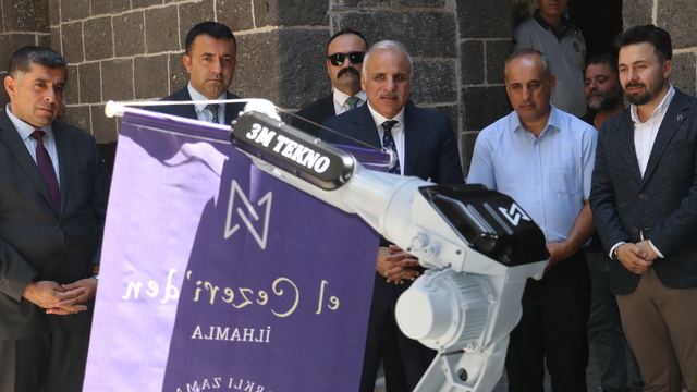 Diyarbakırlı mühendisler yerli ve milli robot kol üretti