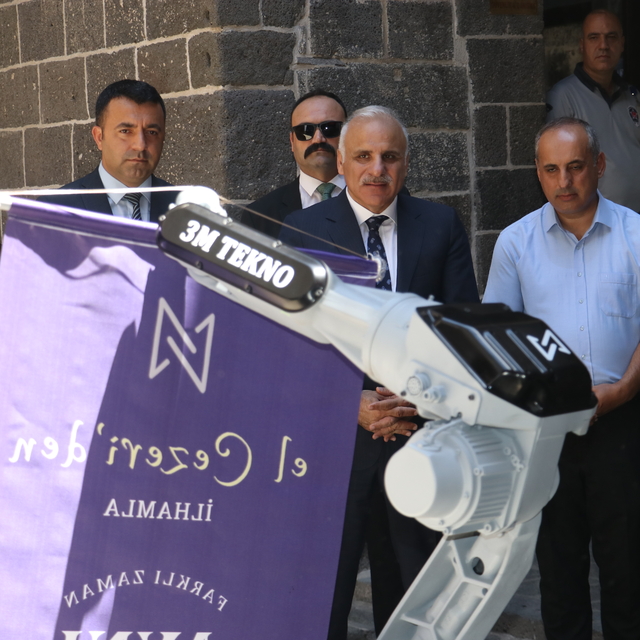Diyarbakırlı mühendisler yerli ve milli robot kol üretti
