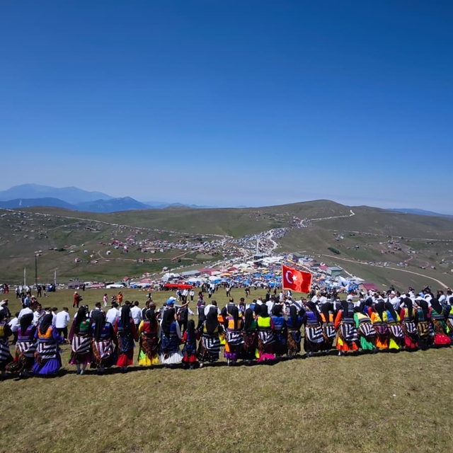 Gümüşhane'nin 1800 rakımlı yaylasında "Kadırga Otçu Şenliği" düzenlendi