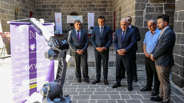 Diyarbakır'da iki mühendisin geliştirdiği "endüstriyel robot kol"un tanıtımı yapıldı