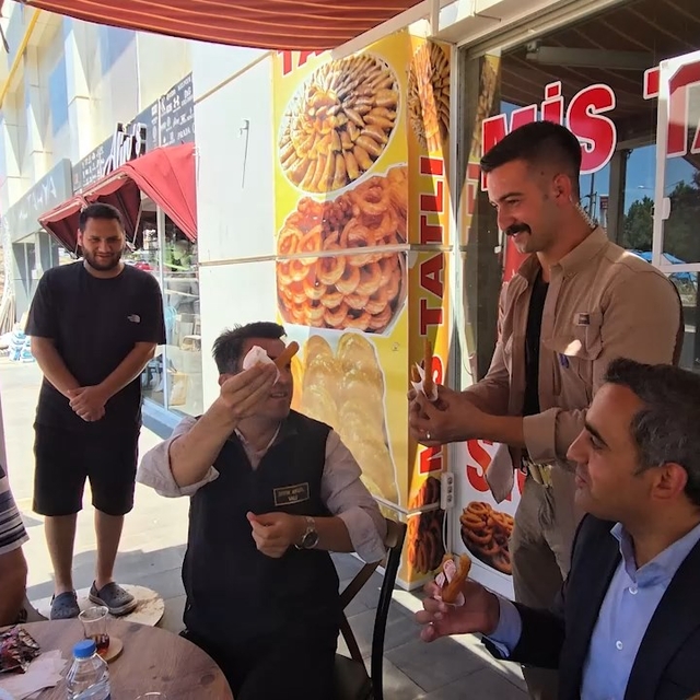 Vali, ikram ettiği marula çiğ köfte koymayı unuttuğu polis memuruna tatlı ı...