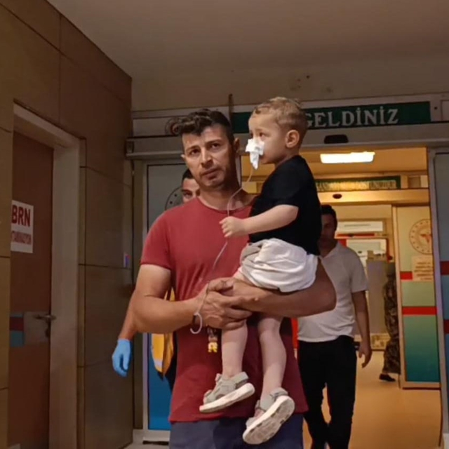 2 yaşındaki çocuk ağrı kesici ilaç yuttu; hastaneye kaldırıldı