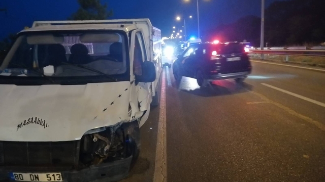 Samsun'da kamyonetle otomobilin çarpıştığı kazada 5 kişi yaralandı