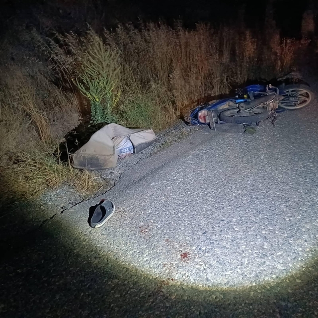 Uşak'ta şarampole devrilen motosikletin sürücüsü ağır yaralandı