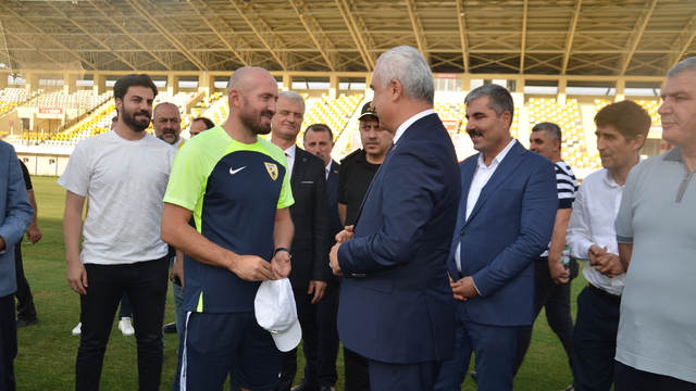 Muş Valisi Çakır'dan Muşspor'a ziyaret