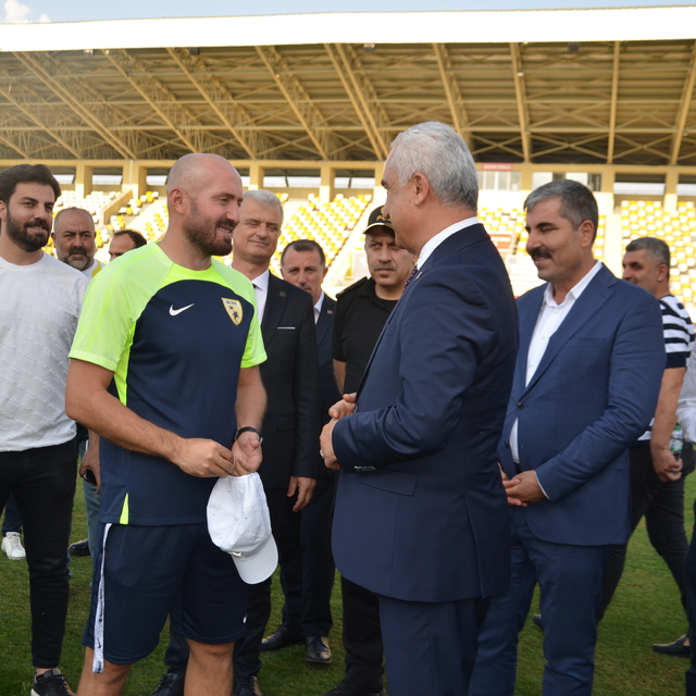 Muş Valisi Çakır'dan Muşspor'a ziyaret
