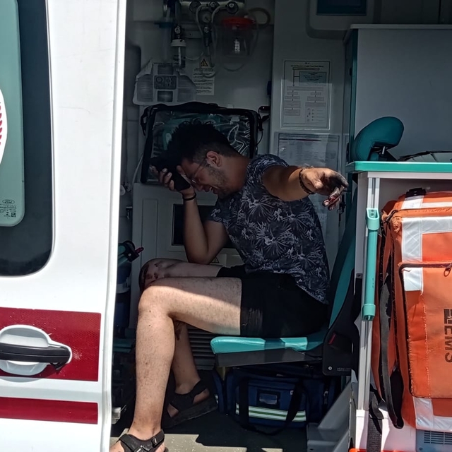 Balıkesir'de 2 otomobil ile motosikletin karıştığı kazada 3 kişi yaralandı