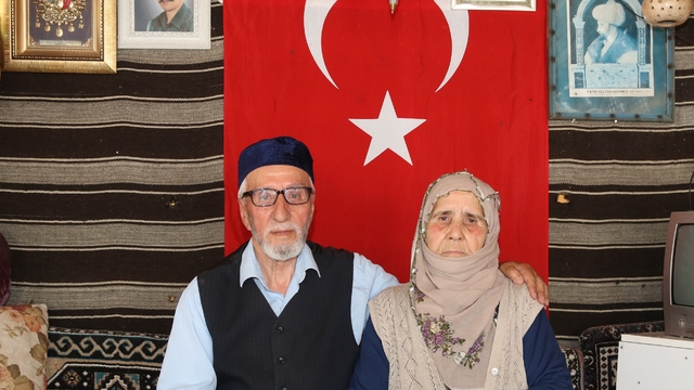 Gürel çifti, karşılıklı hoşgörü ve sevgi ile evliliklerinde 60 yılı geride bıraktı