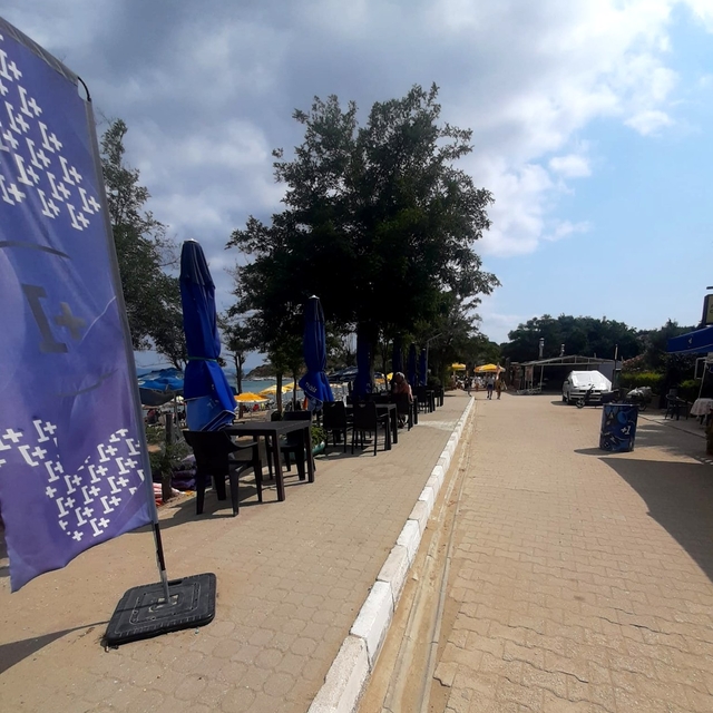 Gelibolu'da sahildeki işletmelerin masa ve sandalyeleri kaldırıldı