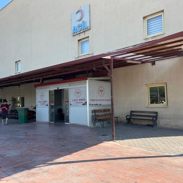 İzmir'de 68 işçi, gıda zehirlenmesi şüphesiyle hastaneye başvurdu