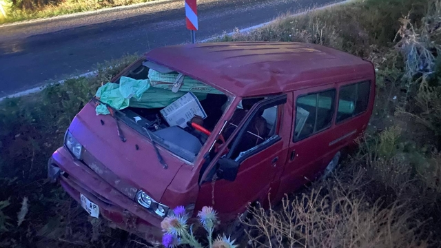 Pazaryeri'nde dere yatağına düşen minibüsün sürücüsü yaralandı