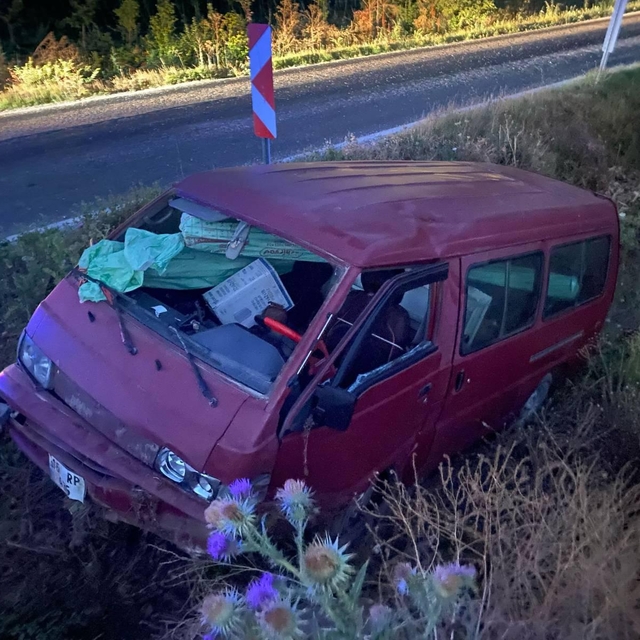 Pazaryeri'nde dere yatağına düşen minibüsün sürücüsü yaralandı