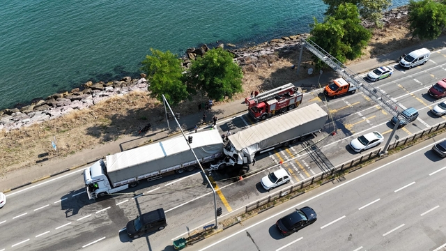 Giresun'da zincirleme trafik kazasında tır sürücüsü öldü
