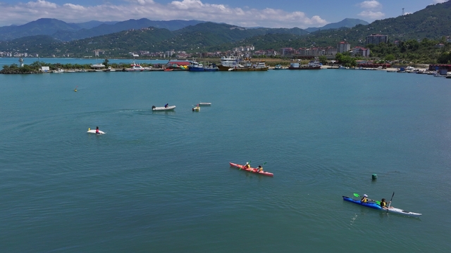 Geleceğin su sporcuları Karadeniz'de yetişiyor