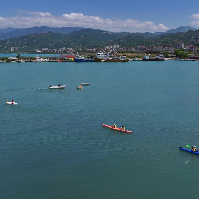 Geleceğin su sporcuları Karadeniz'de yetişiyor