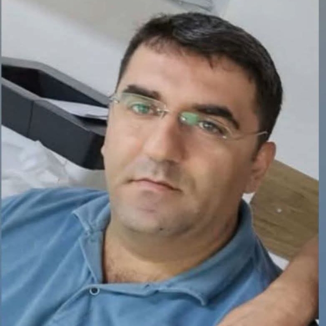 Ağladığı için gezdirdiği çocuğu kucağındayken silahlı kavganın ortasında ka...