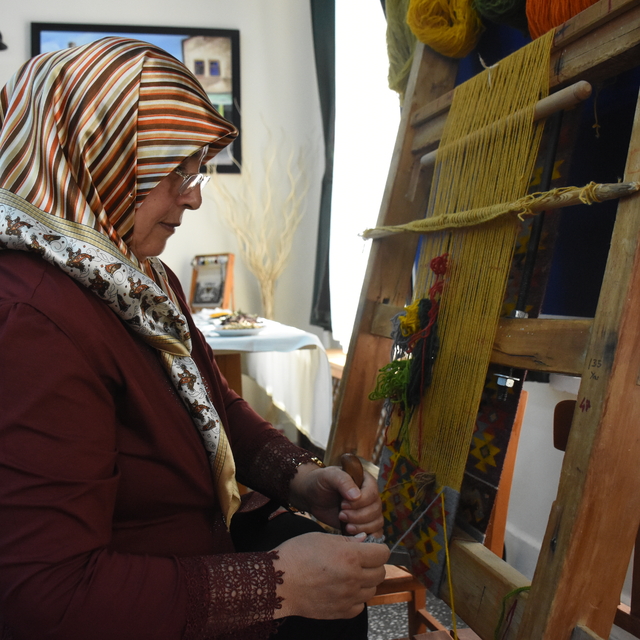 Köyünün coğrafi işaretli halısını gelecek kuşaklara aktarabilmek için mücad...