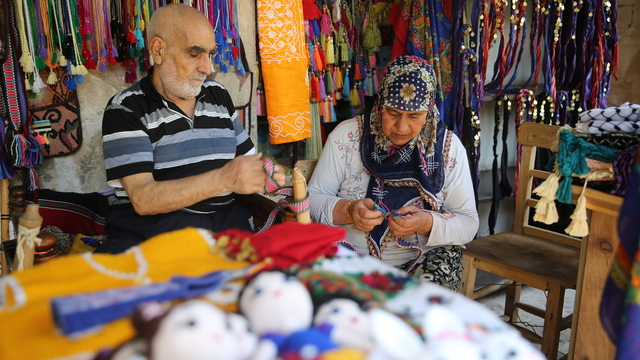 Şanlıurfa'da karı koca 50 yıldır aynı atölyede emeğini paylaşıyor