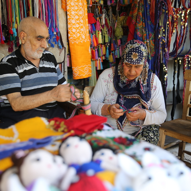 Şanlıurfa'da karı koca 50 yıldır aynı atölyede emeğini paylaşıyor