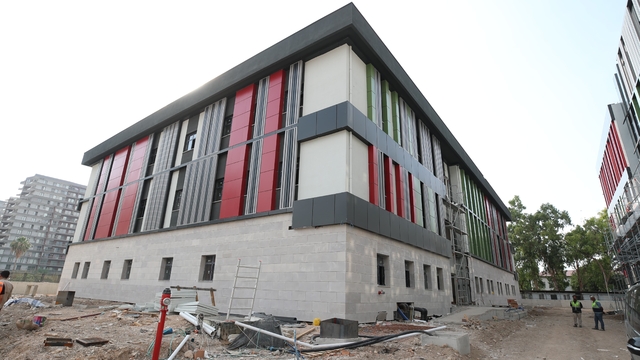 Hatay'da öğrenci yurdu ve sosyal tesislerin yapımı sürüyor