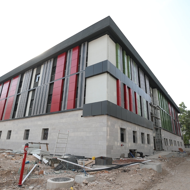 Hatay'da öğrenci yurdu ve sosyal tesislerin yapımı sürüyor