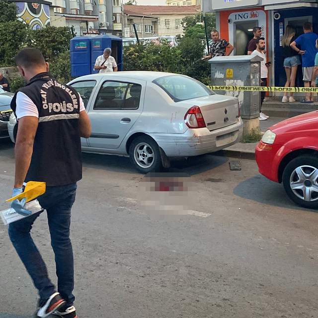 Para çekmek için gittiği ATM önünde, husumetlisinin satırlı saldırısında ya...