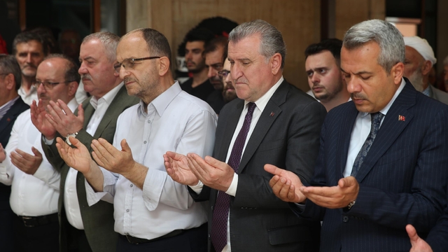 Gençlik ve Spor Bakanı Bak, Rize'de cenaze törenine katıldı