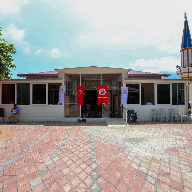 İskenderun'da depremde yıkılan caminin yerine yenisi inşa edildi