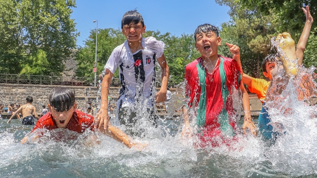 Diyarbakır'da termometreler 48 dereceyi gösterdi