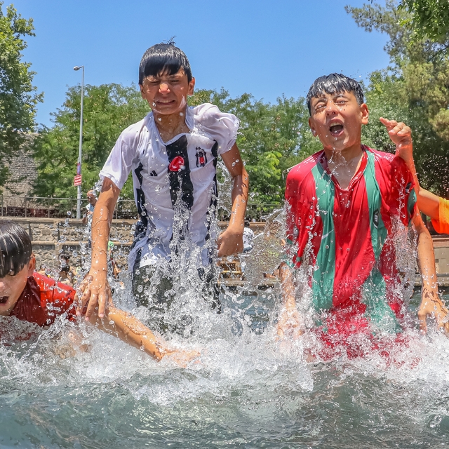 Diyarbakır'da termometreler 48 dereceyi gösterdi