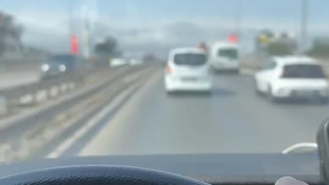 Hasta taşıyan ambulansa yol vermedi; o anlar kamerada