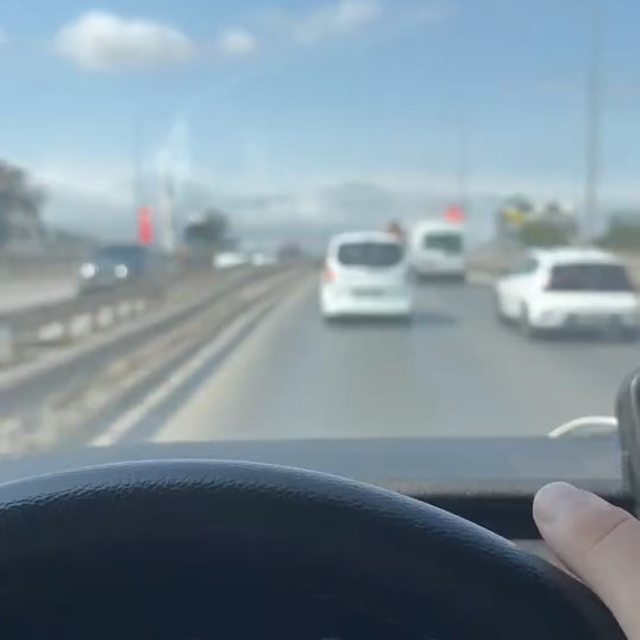Hasta taşıyan ambulansa yol vermedi; o anlar kamerada