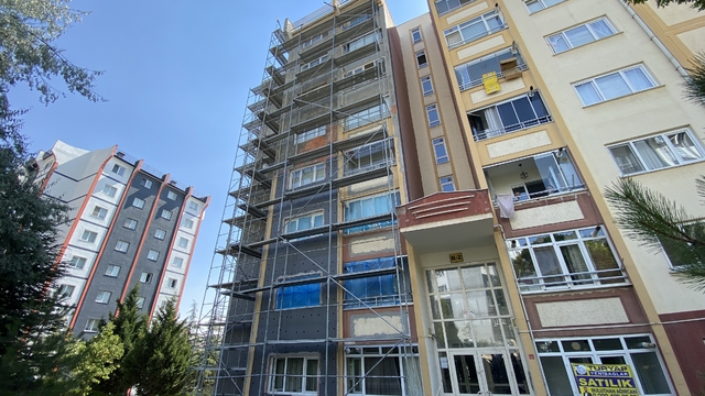 Eskişehir'de yüksekten düşen inşaat işçisi öldü